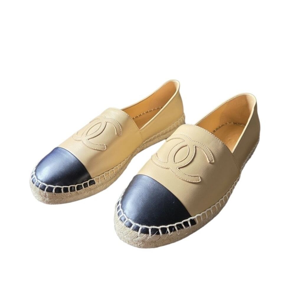 Authentic Chanel Lambskin Beige & Black CC Espadrilles Cap Toe Flats EU 42